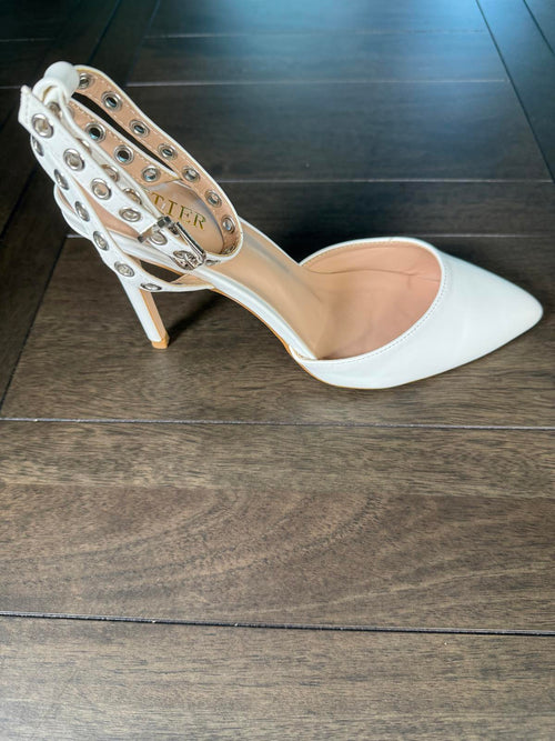 YETIER Women's Pointed Toe Rivet Heels Adjustable Ankle Strap Size 9. NWT. Beige