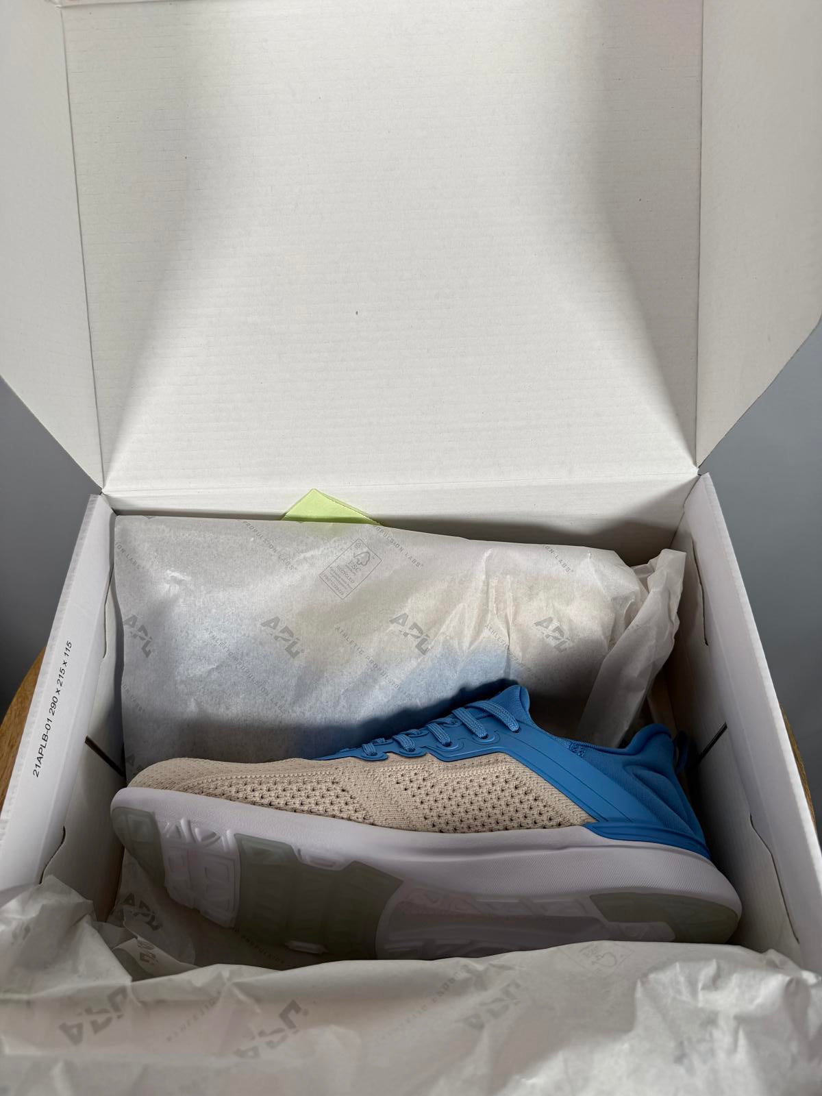 NIB APL Women's Coastal Blue Beach White TechLoom Tracer Sneakers Size 7.5