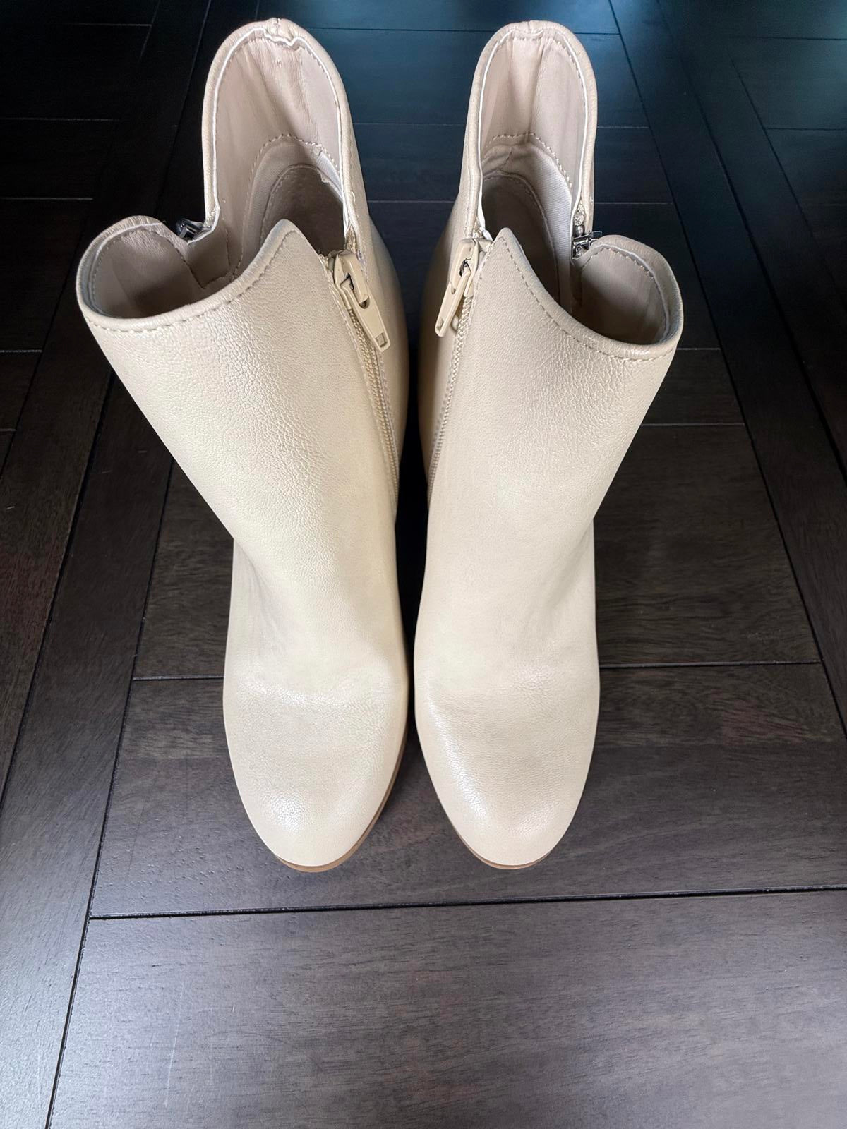 Style & Co Masrinna Ecru Women's ankle boots, Size 9, New in box.