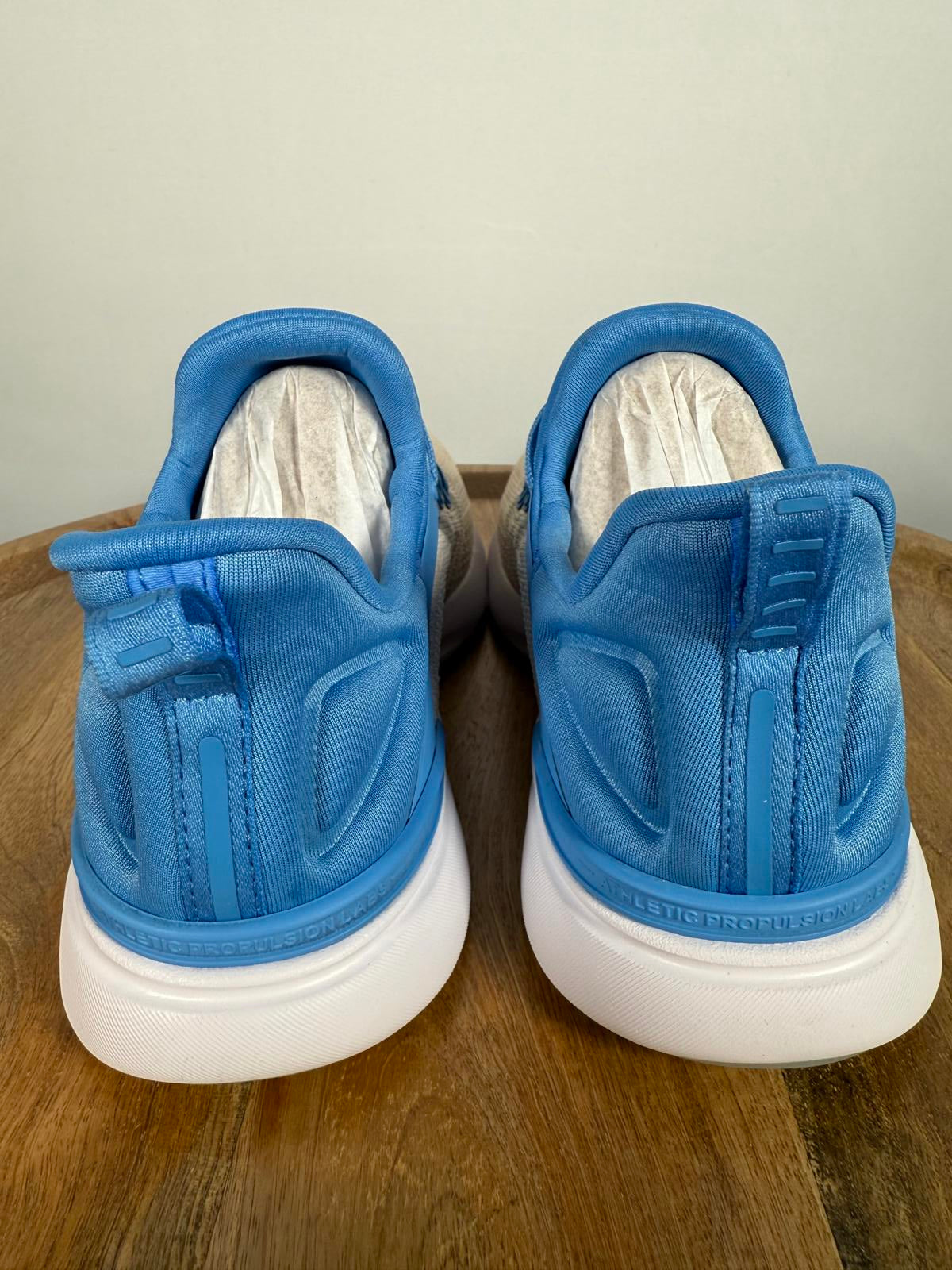 NIB APL Women's Coastal Blue Beach White TechLoom Tracer Sneakers Size 7.5