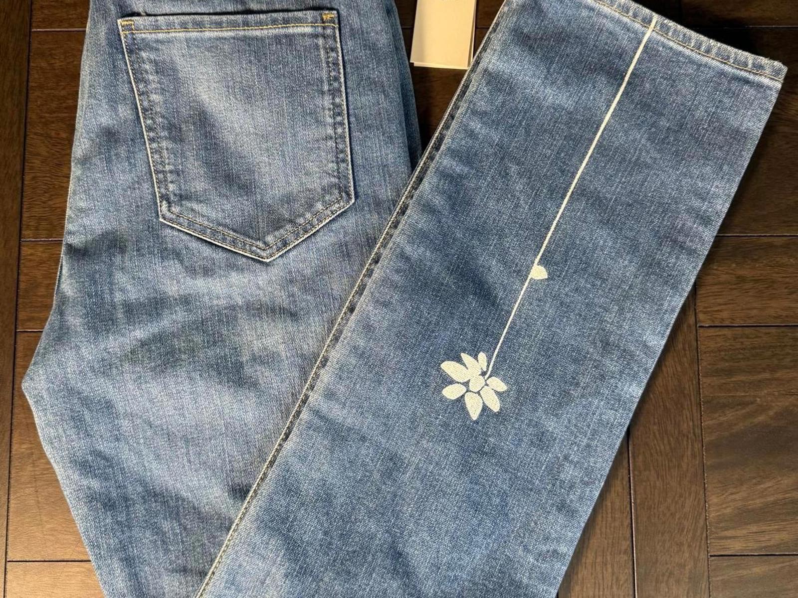 NWT 7 For All Mankind Easy Slim Women's Floral Detail Jeans Size 28