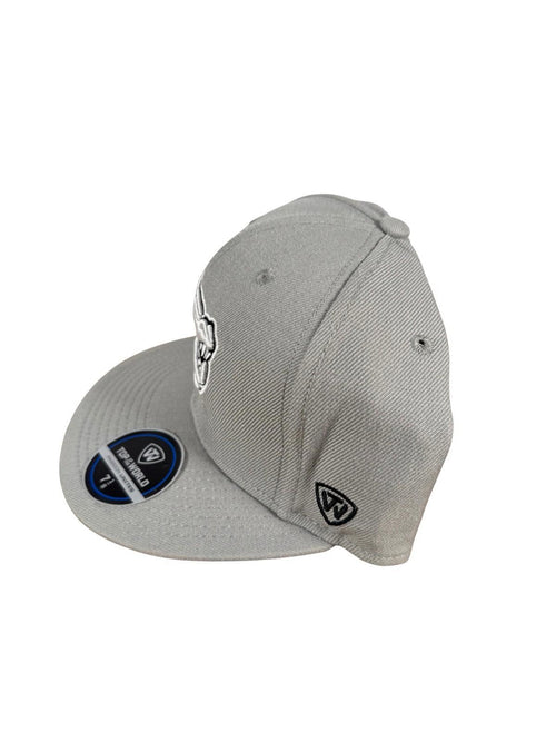 Top Of The World FLORIDA GATORS HAT fitted Size 7 5/8 Grey & White Gator