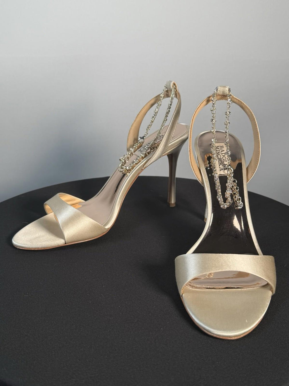 BADGLEY MISCHKA Tiffany Stiletto Glamour Sandal Ivory Satin SIZE 9.5