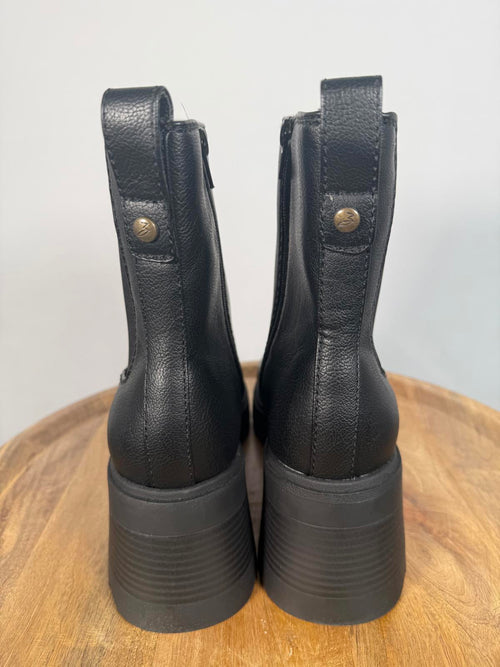 ZODIAC Women's Teresa-chels Ankle Boot - 9.5 NWB