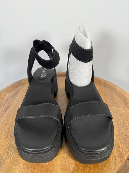 Wild Pair Theodorra Womens Faux Leather Ankle Strap Platform Sandals 9.5 NWOB