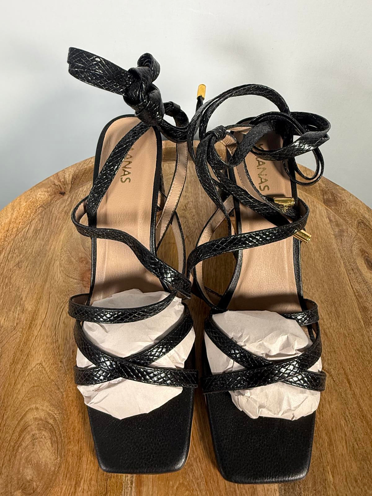 Kaanas Eagle Wrap Heels Black Size 10 New in Box