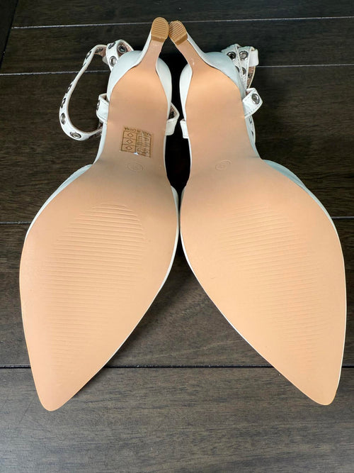 YETIER Women's Pointed Toe Rivet Heels Adjustable Ankle Strap Size 9. NWT. Beige