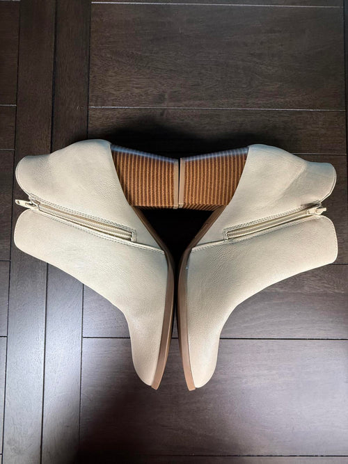 Style & Co Masrinna Ecru Women's ankle boots, Size 9, New in box.