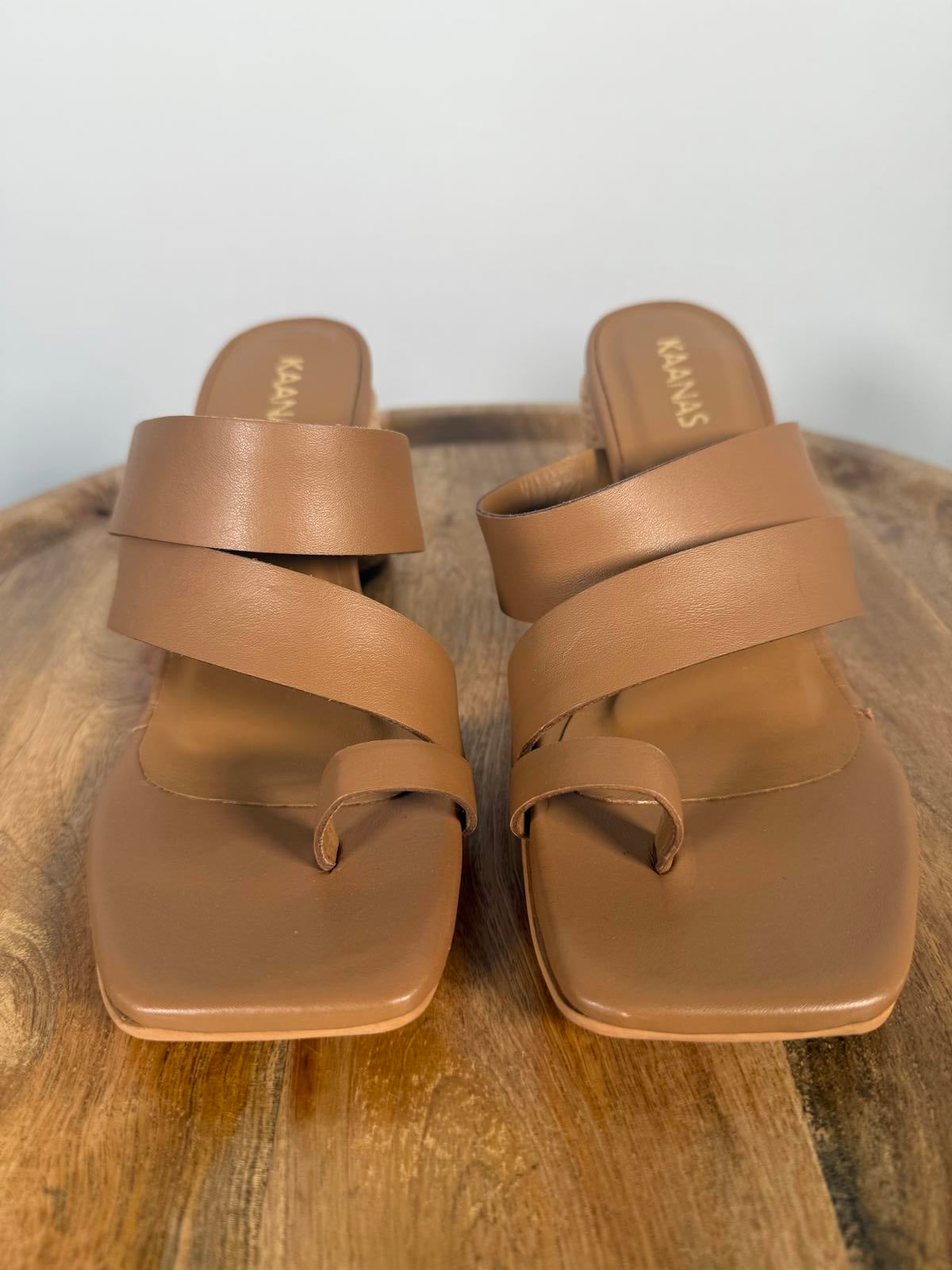 Kaanas Topez Toe Ring Heel Size 6 NWB