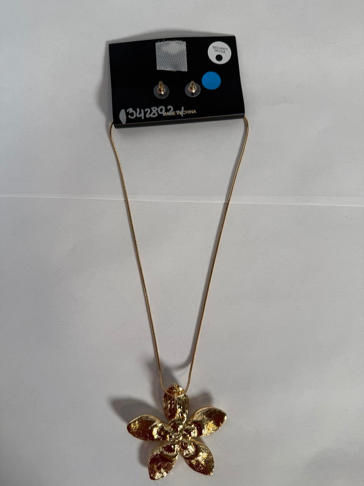 NWT nOir Jewelry Floral Necklace with Earrings Set