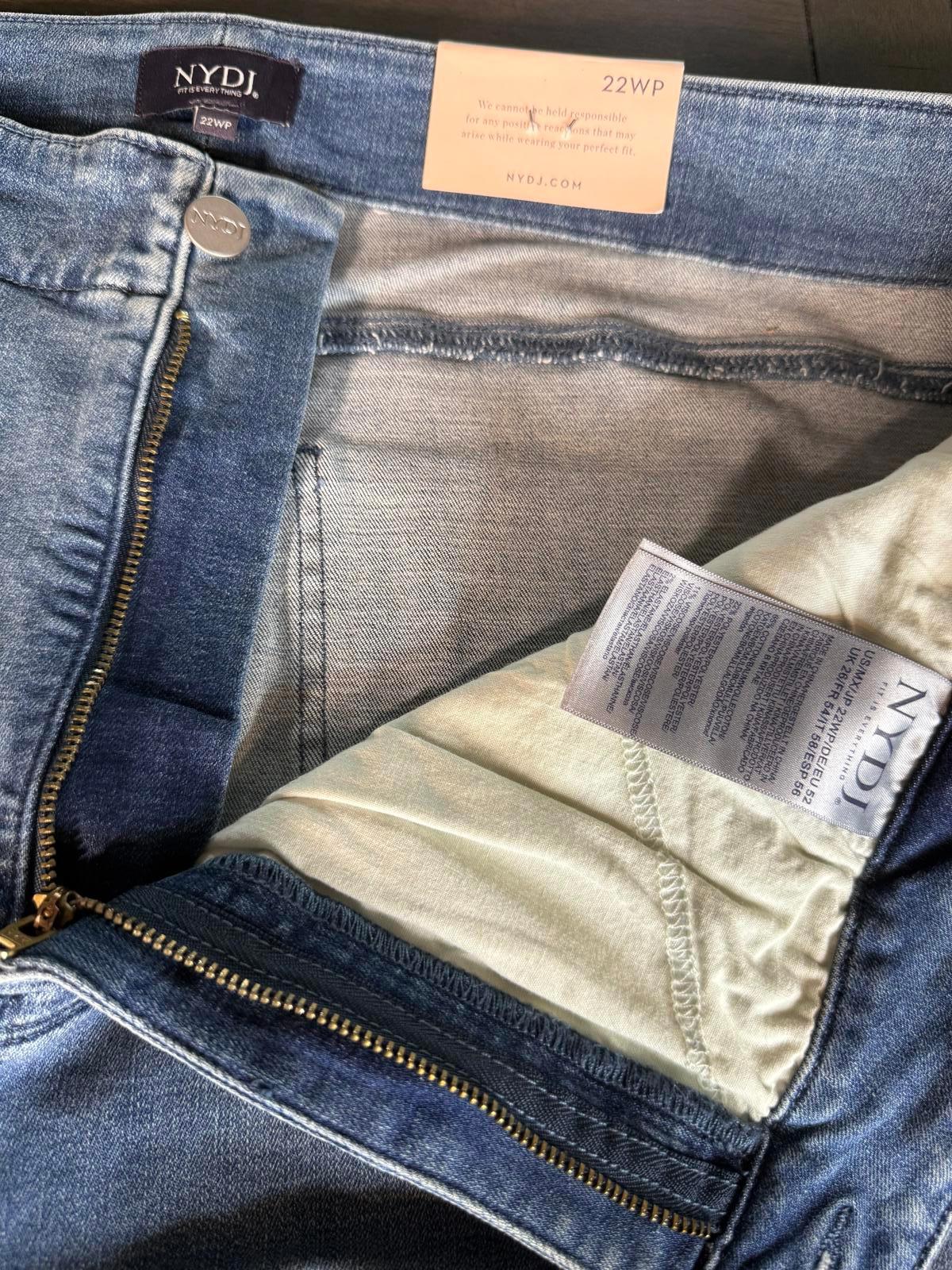 NYDJ Girlfriend Jean Hollywood. LiftXTuck Technology. Size 22WP. NWT