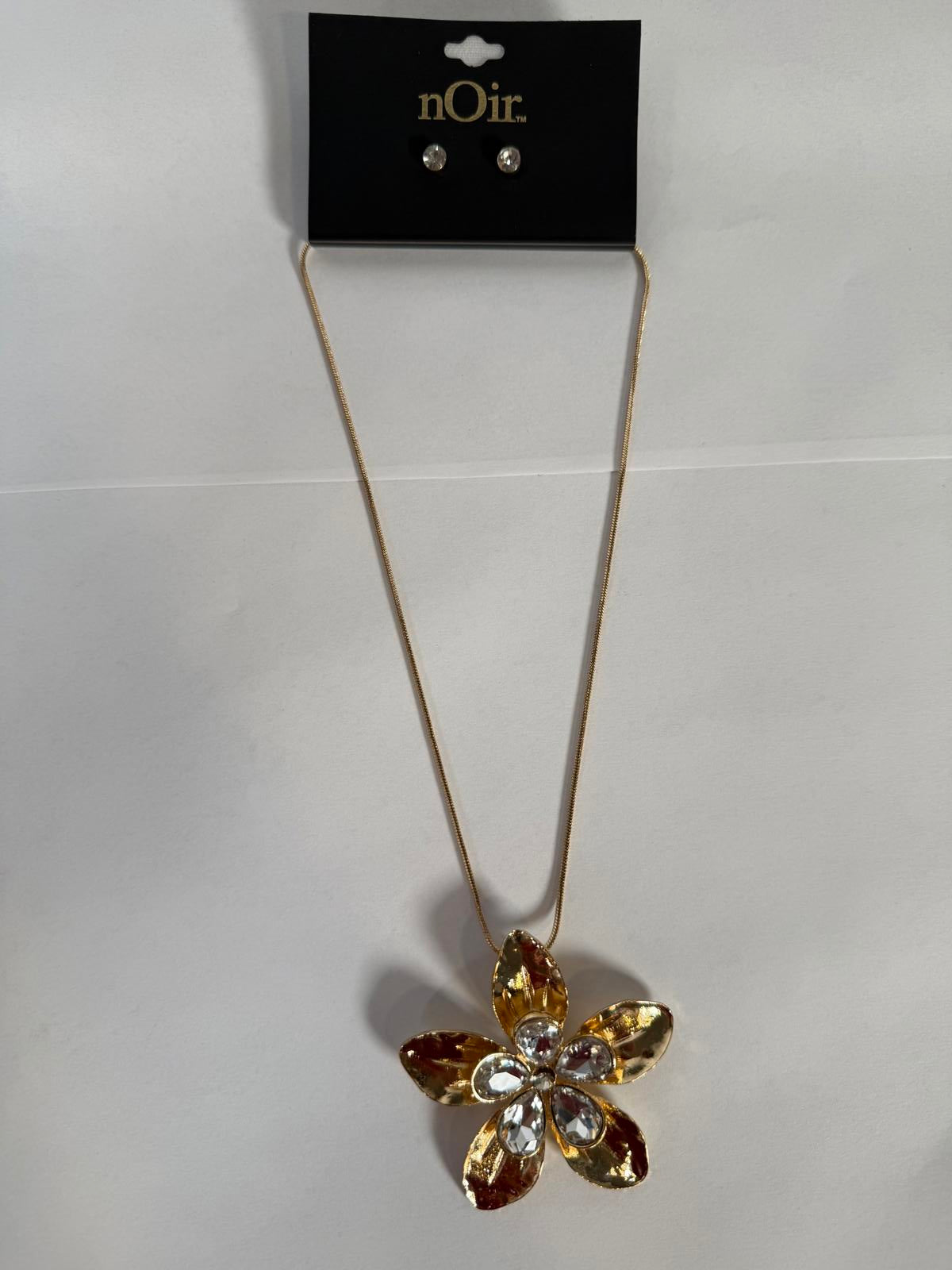 NWT nOir Jewelry Floral Necklace with Earrings Set