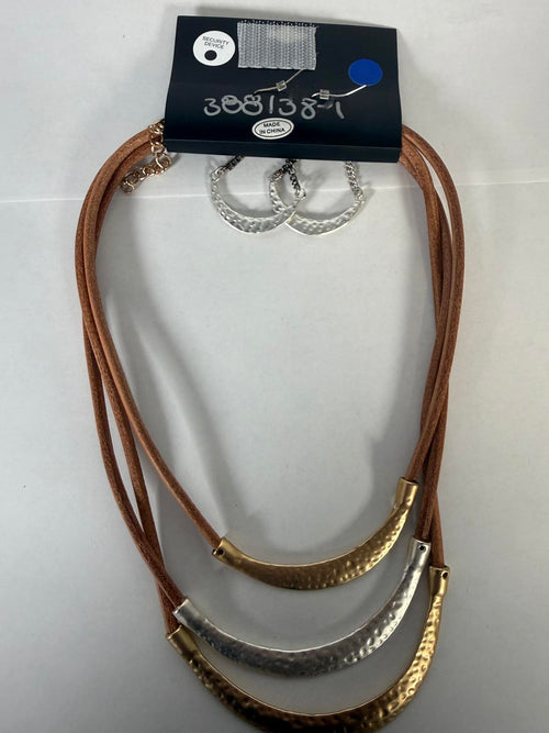 NWT nOir Hammered Metal Necklace and Earrings Set