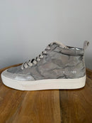 DKNY Rivka Lace-Up High Camo Canvas Silver Sneakers Women’s Size 8.5 NWB