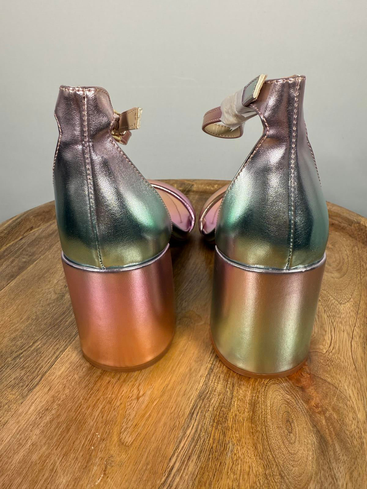NWB Kenneth Cole New York Luisa Metallic Heel Sandals 8.5
