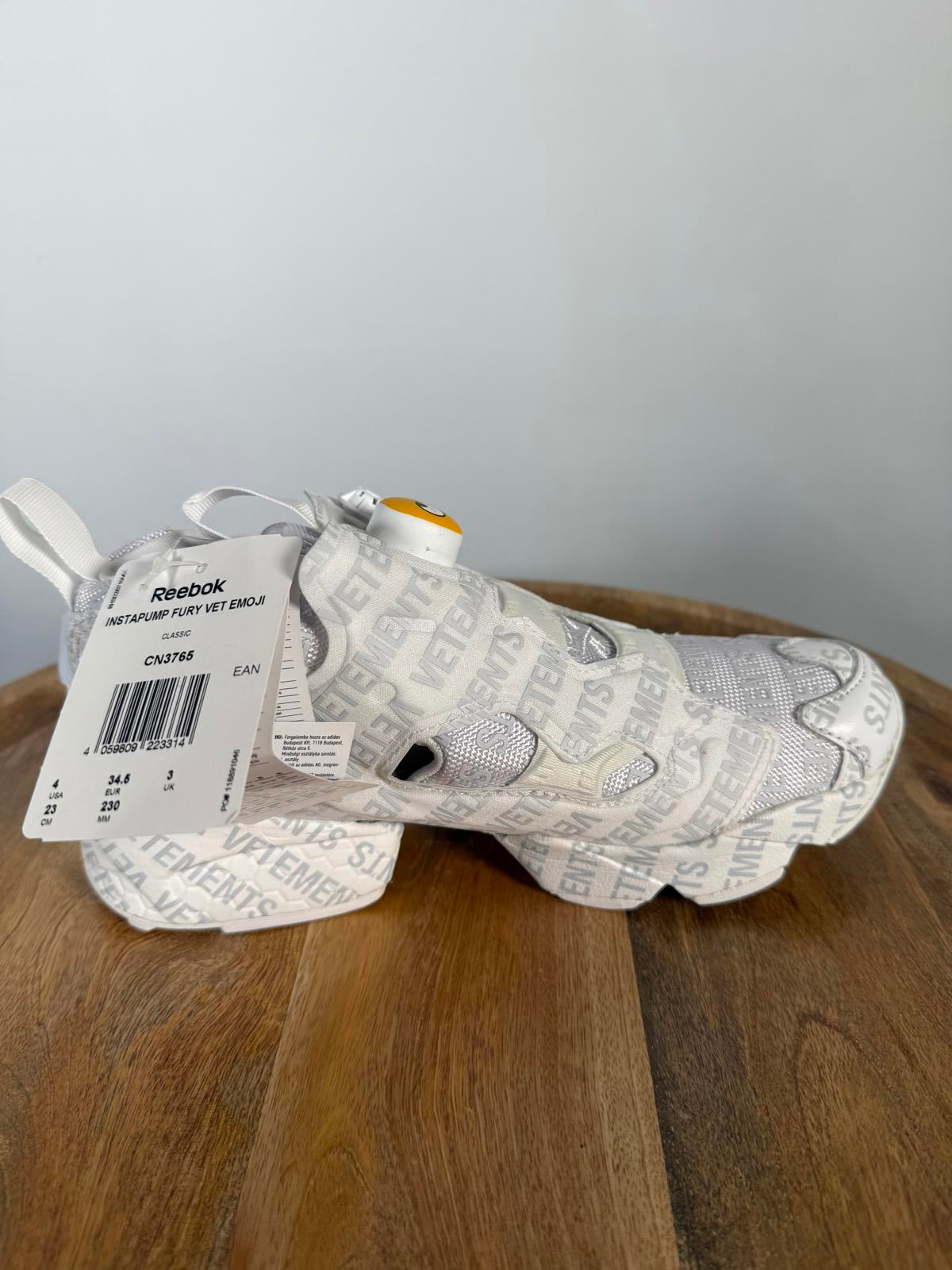 VETEMENTS x Reebok InstaPump Fury Emoji Sneakers White US 4 EU 34.5 NWB