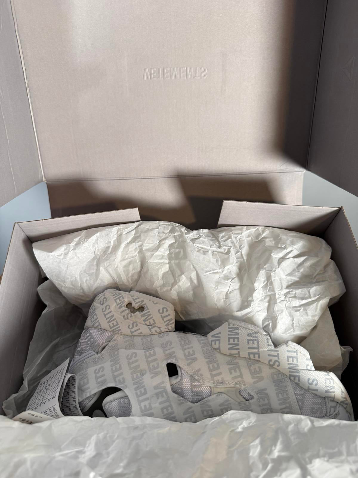 VETEMENTS x Reebok InstaPump Fury Emoji Sneakers White US 4 EU 34.5 NWB
