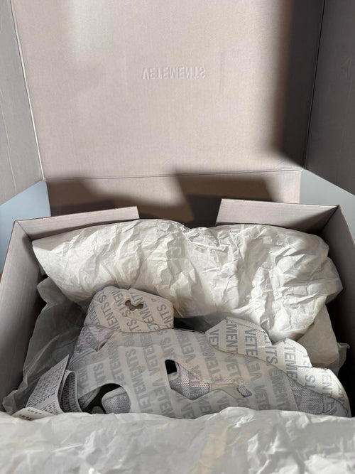 VETEMENTS x Reebok InstaPump Fury Emoji Sneakers White US 4 EU 34.5 NWB