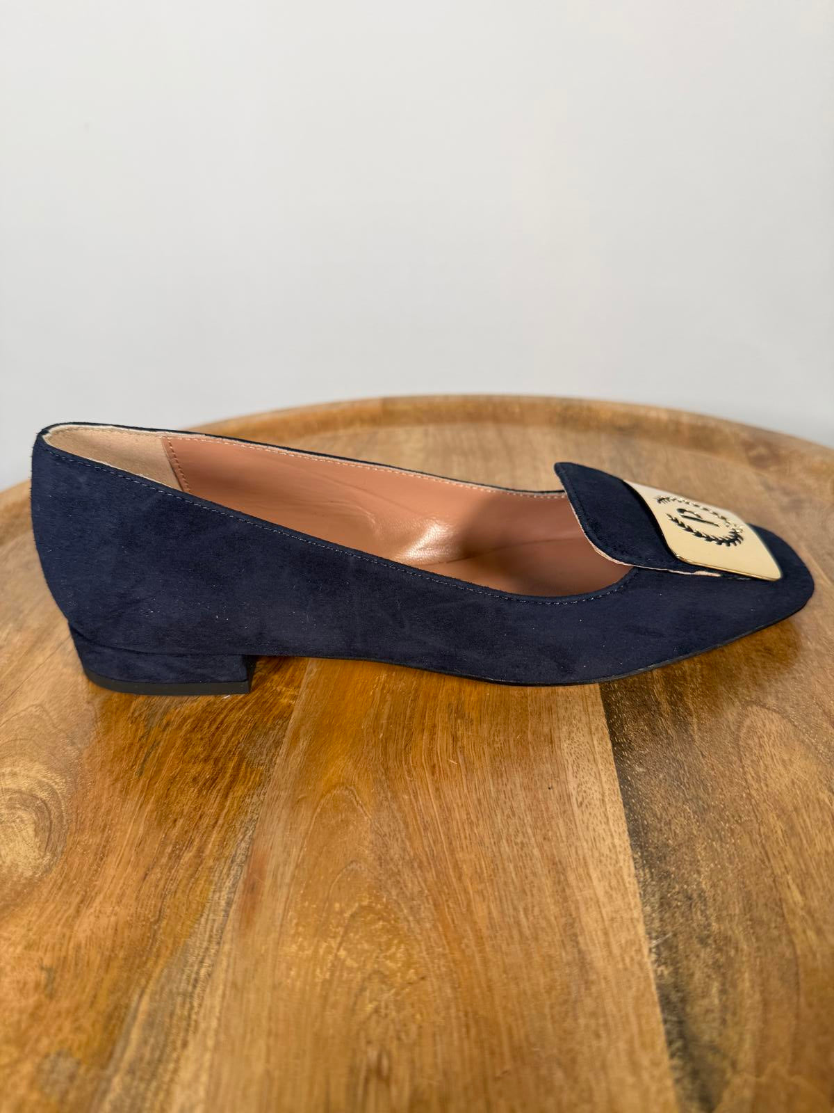 Pollini Clodette15 Oceano Navy Suede Ballerinas w/ Gold Plaque EU 35 / US 5 NWB