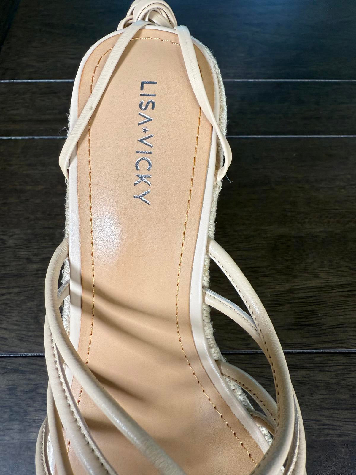 NWB Lisa Vicky Gaze-V Beige Sheep Nappa Wedge Sandals 9.5 M