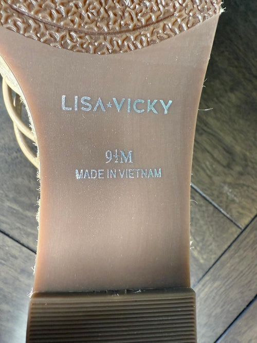 NWB Lisa Vicky Gaze-V Beige Sheep Nappa Wedge Sandals 9.5 M