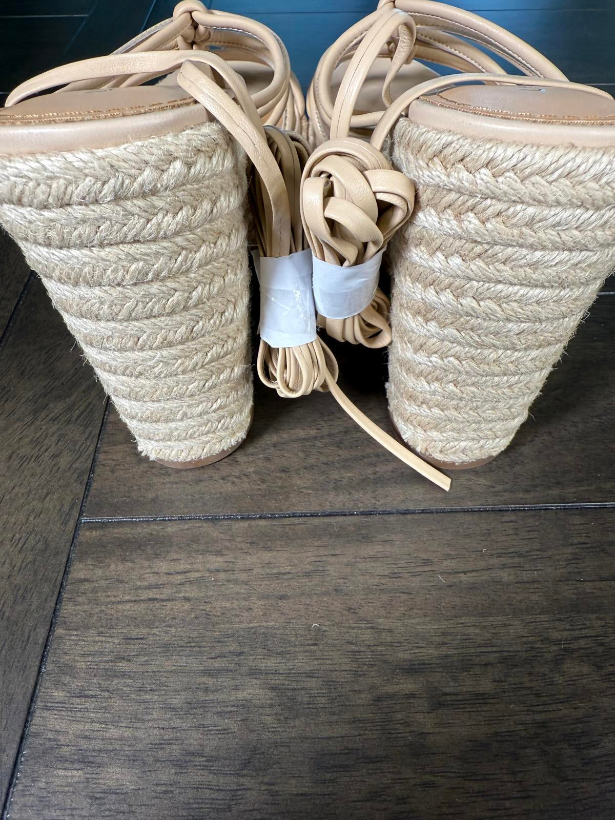 NWB Lisa Vicky Gaze-V Beige Sheep Nappa Wedge Sandals 9.5 M
