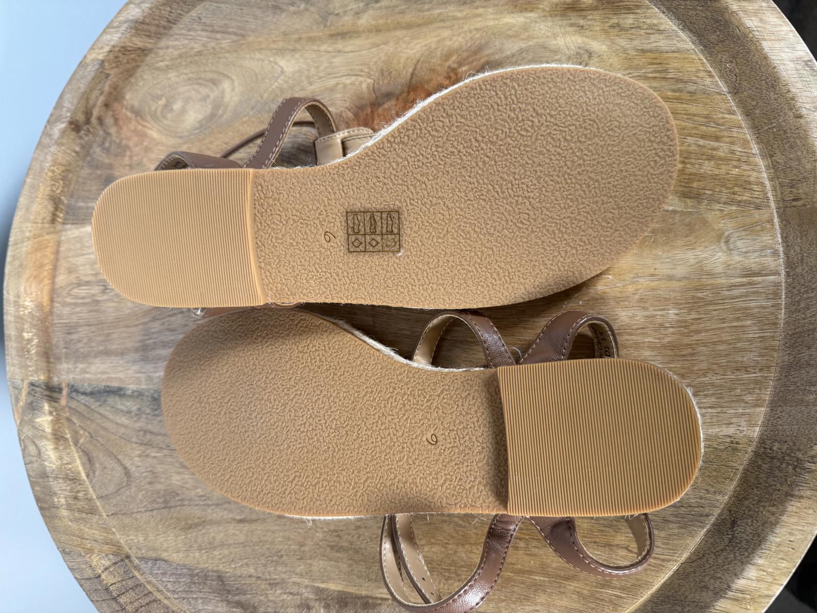 NWB Jack Rogers Evie Cognac Leather T-Strap Flat Sandals Women's Size 6