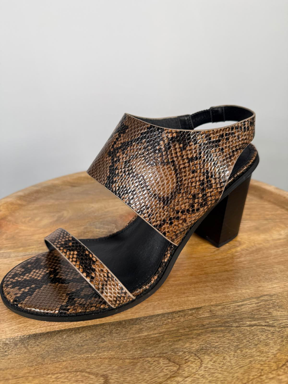 French Connection Women's Lori Sandals In Snakeskin Print Size 9 NWB