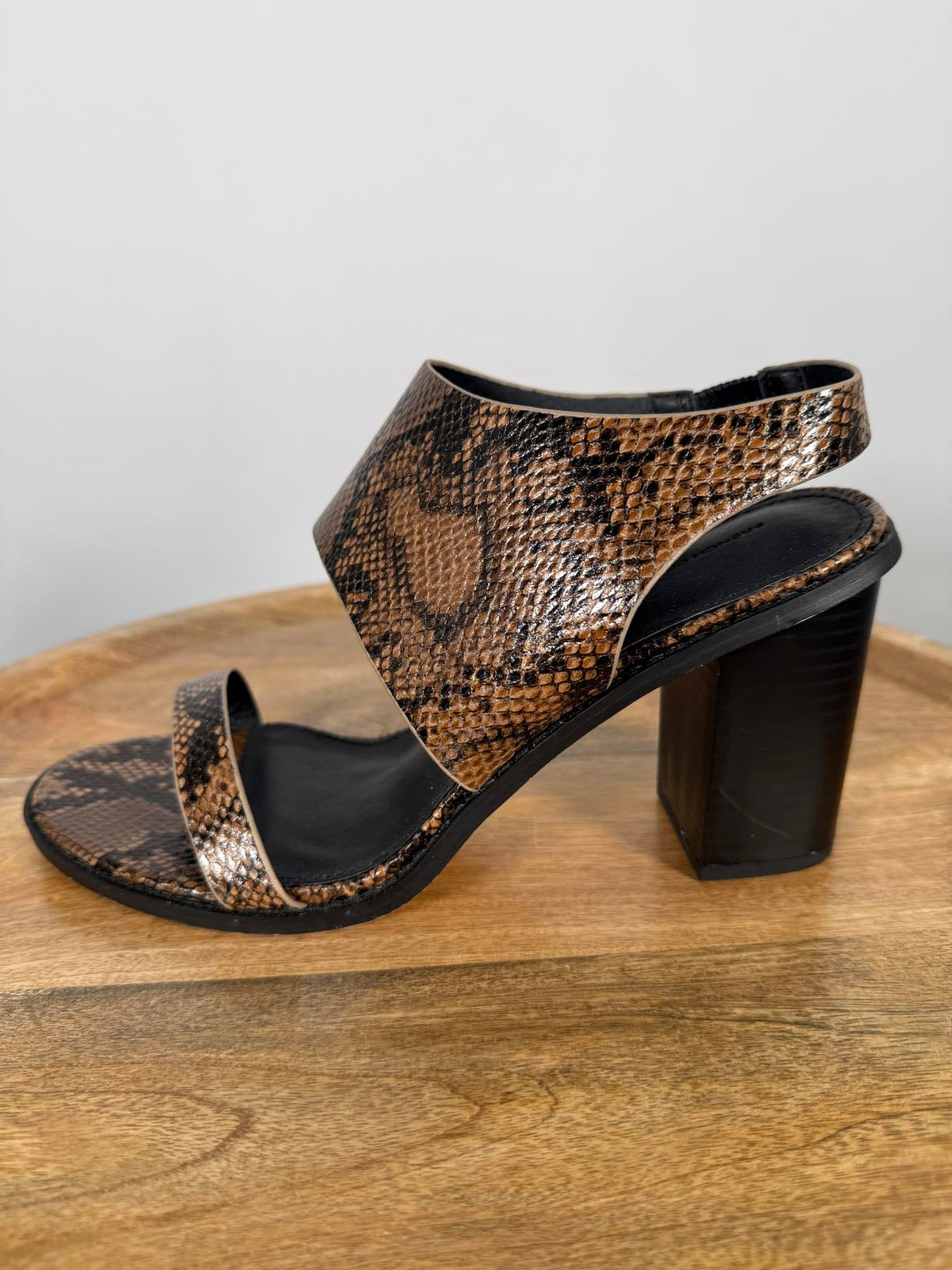 French Connection Women's Lori Sandals In Snakeskin Print Size 9 NWB