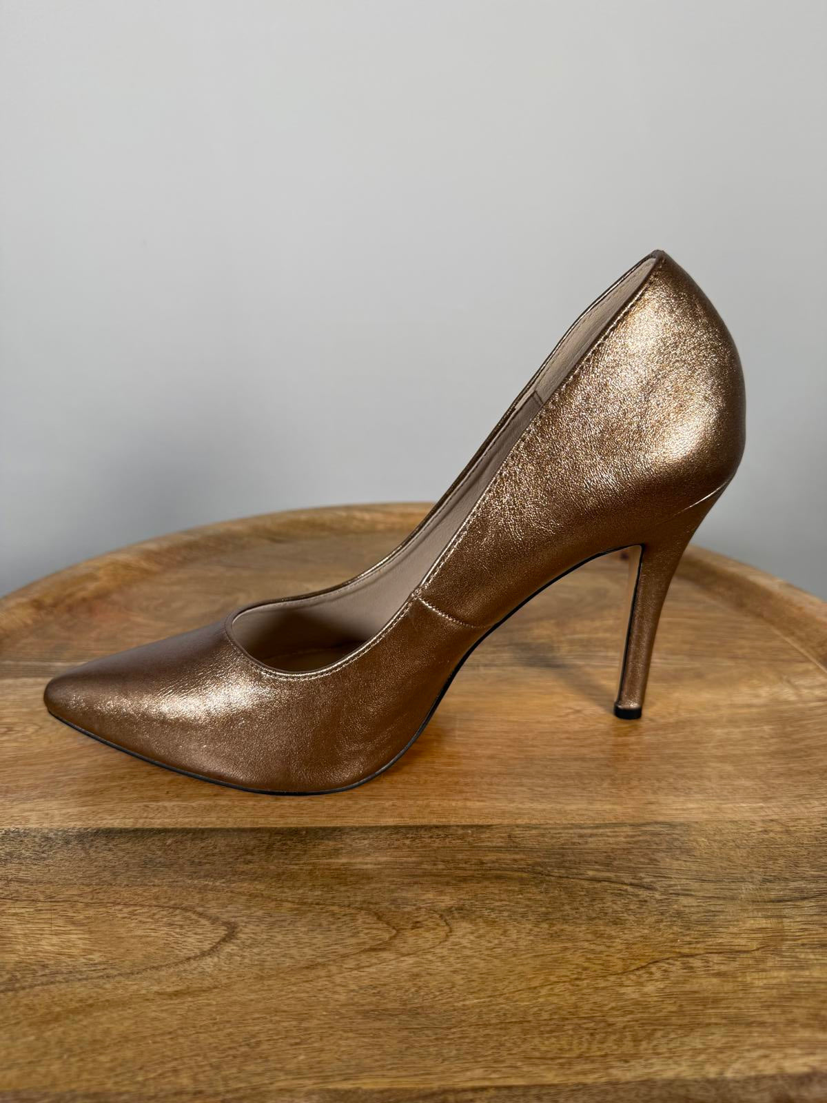 French Connection Rose Gold Pointed Toe Stiletto Heels US 9 NWB