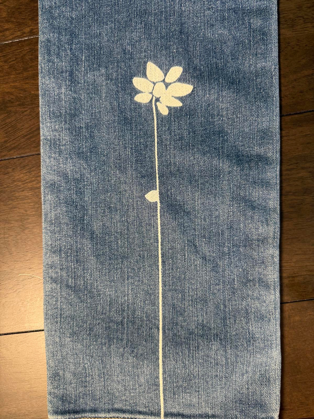 NWT 7 For All Mankind Easy Slim Women's Floral Detail Jeans Size 28