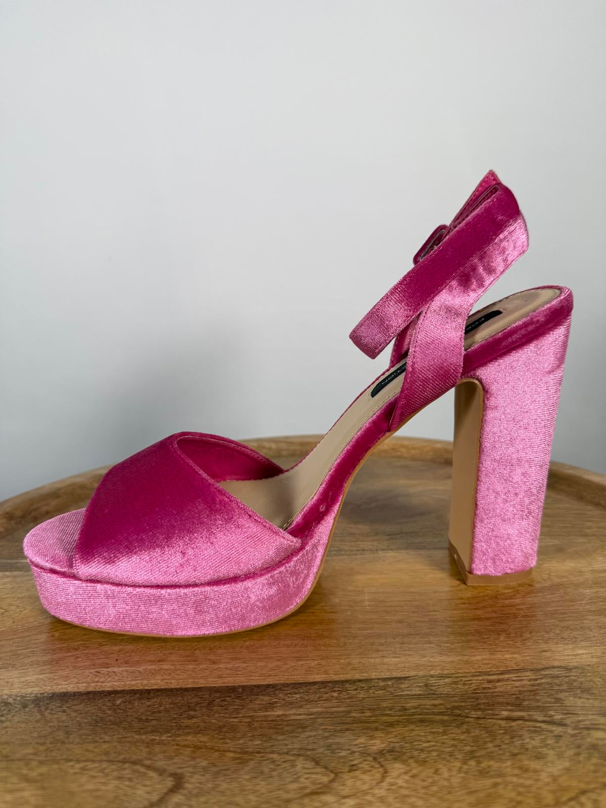 French Connection Pink Velvet Platform Block Heel Sandals Size 8.5 NWB