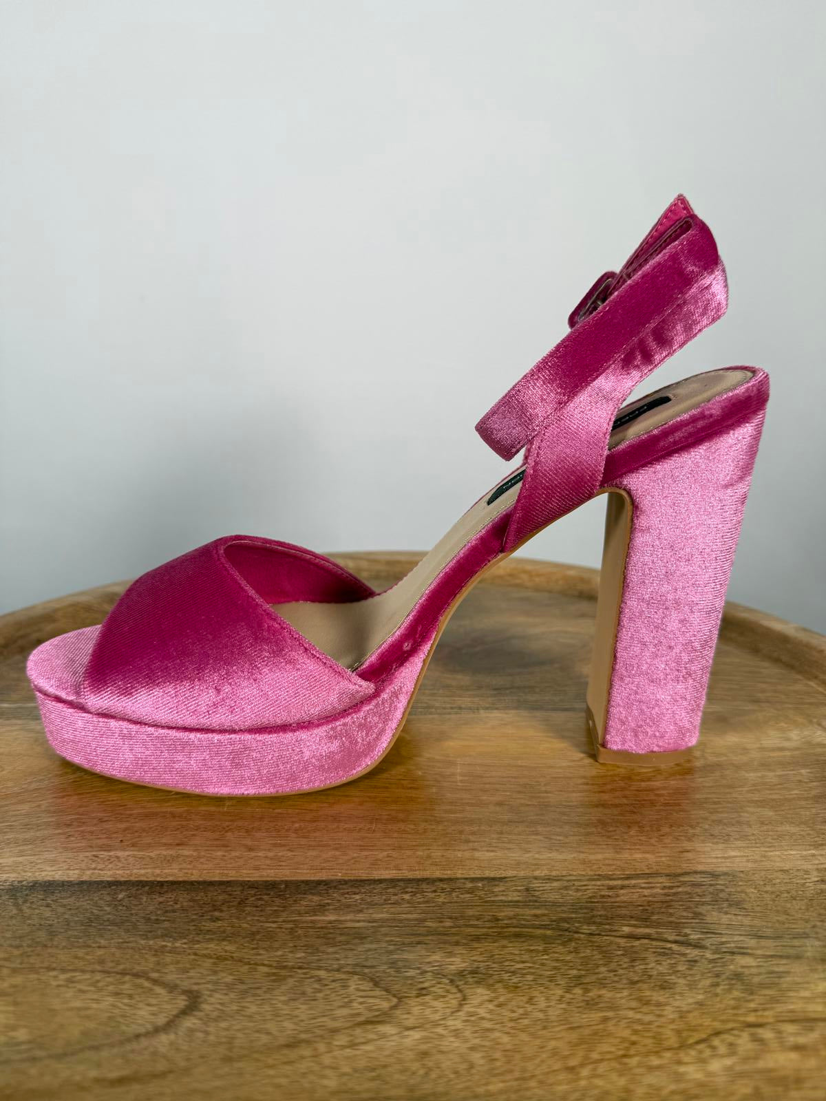 French Connection Pink Velvet Platform Block Heel Sandals Size 8.5 NWB