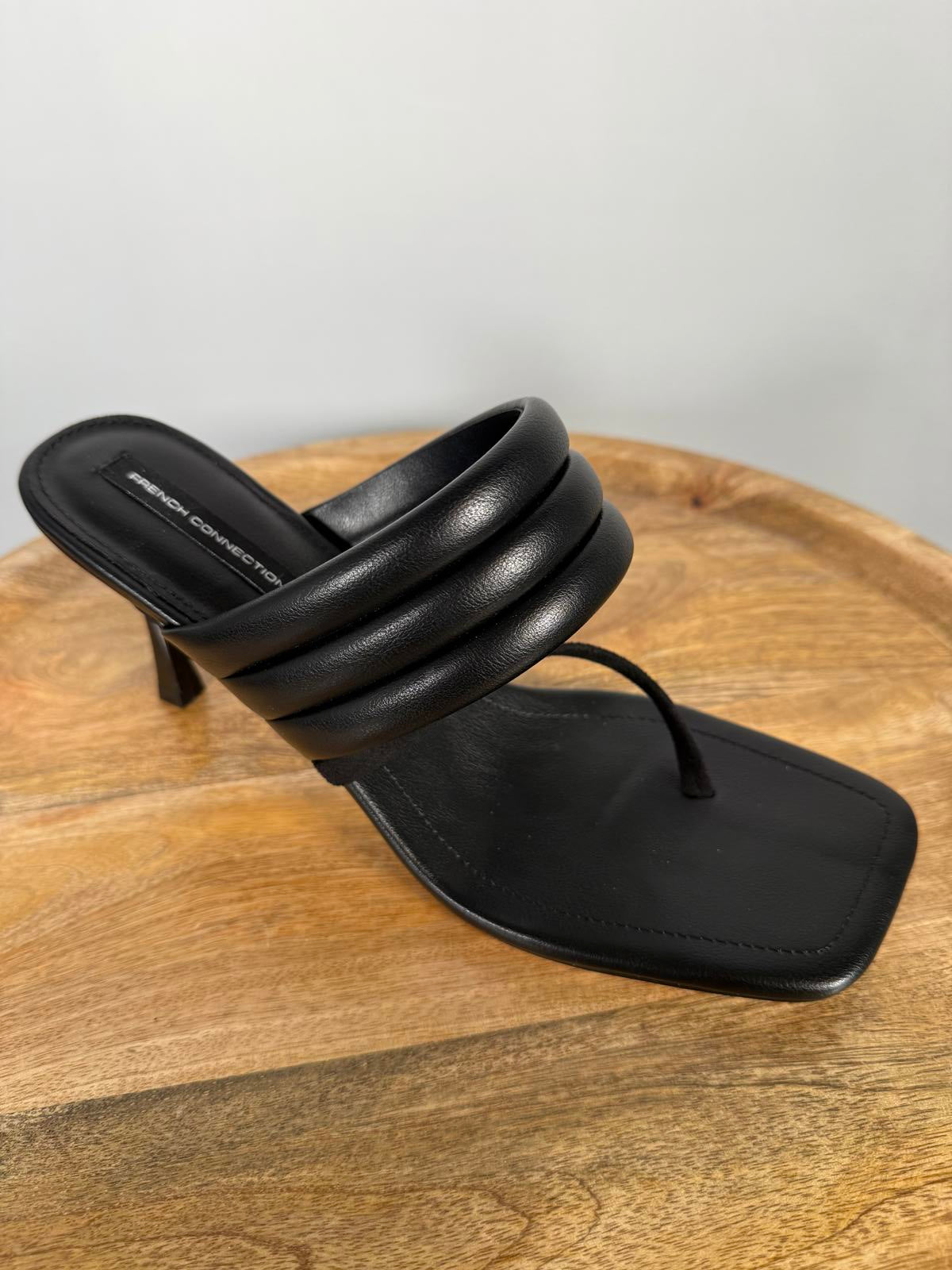 French Connection Womens Valerie Vegan Leather Slip On Heel Sandals Size 9 NWB