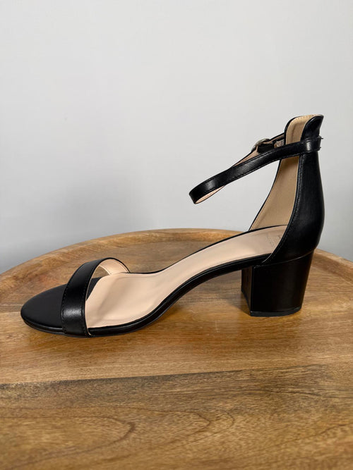 Halston Black Ankle Strap Block Heel Sandals Open Toe Size 9.5 NWB
