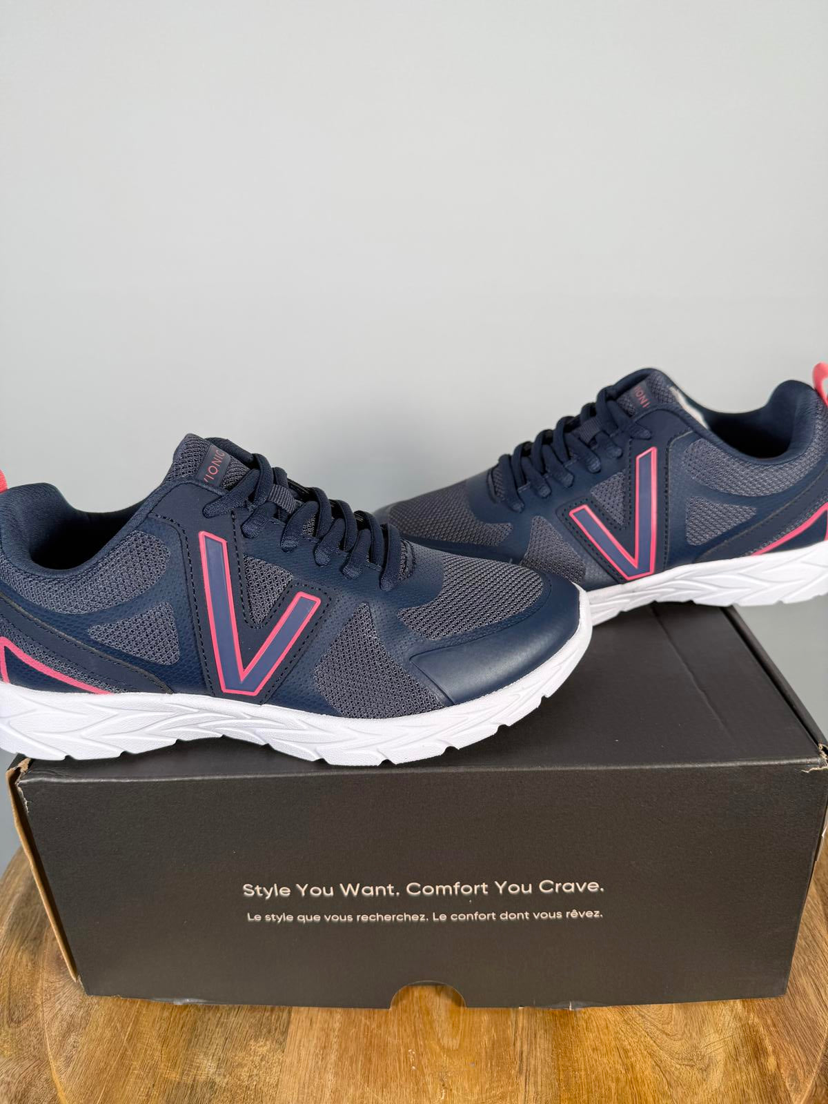 NWB Vionic Miles II Women's Walking Shoes Navy Pink Wide Size 5