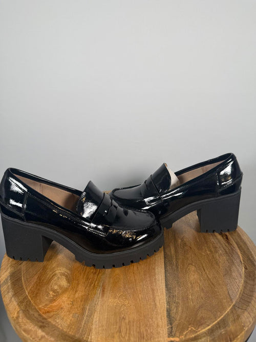 NWB Sun Stone Prescott Black Patent Lug Sole Loafer Pumps Women's Size 10
