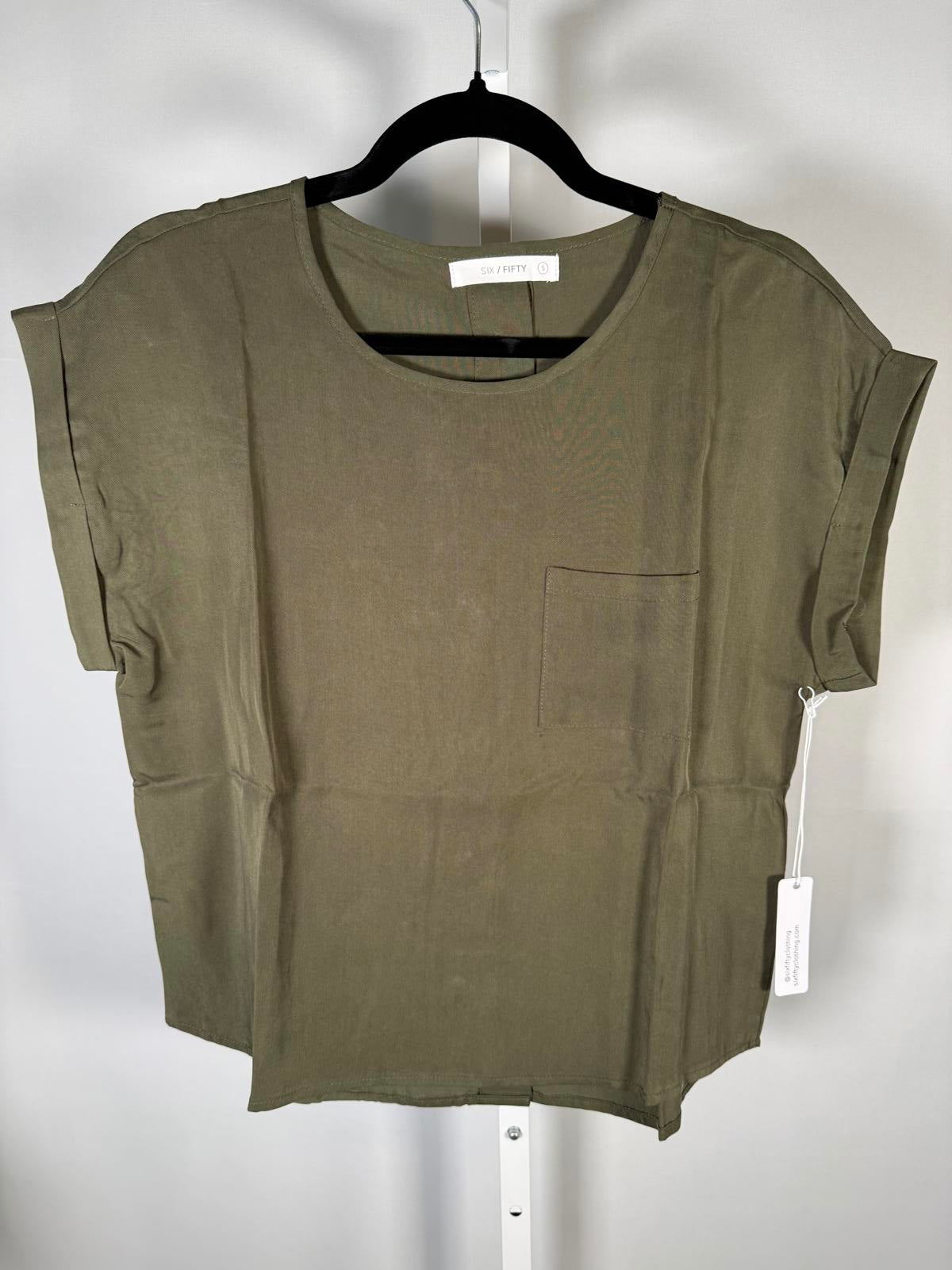 NWT Six/Fifty Olive Short Sleeve Pocket Top Button Back Blouse Size Small