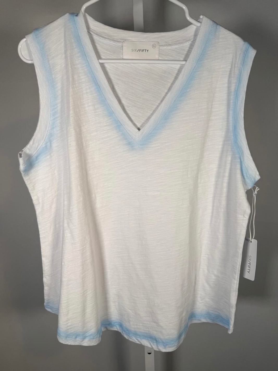 NWT Six/Fifty Women’s White V-Neck Sleeveless Tank Top Blue Trim Size XL
