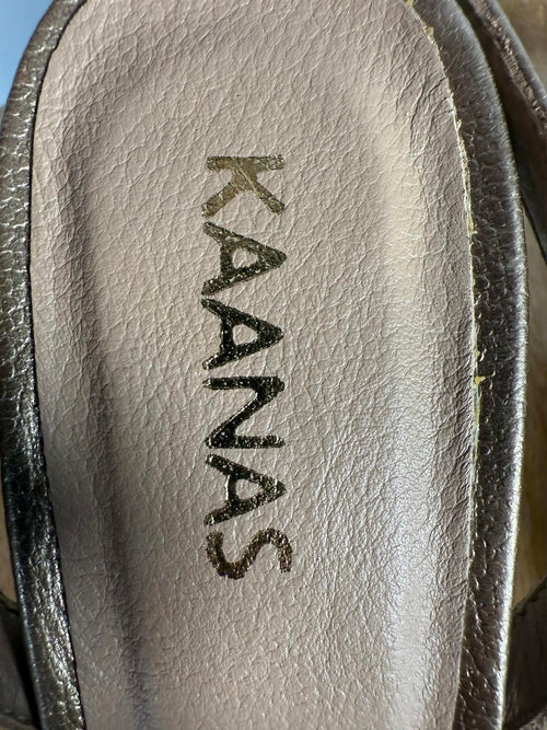 NWB Kaanas Canary Silver Block Heel Sandals Women's Size 10