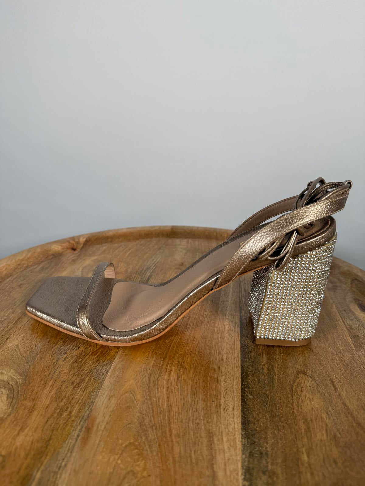 NWB Kaanas Canary Silver Block Heel Sandals Women's Size 10