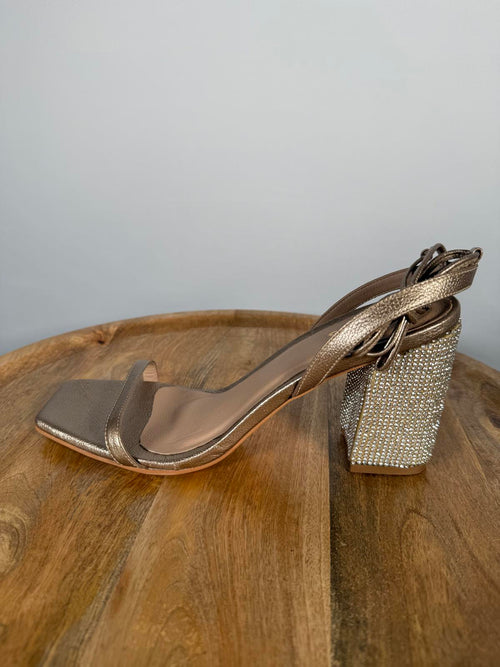 NWB Kaanas Canary Silver Block Heel Sandals Women's Size 10
