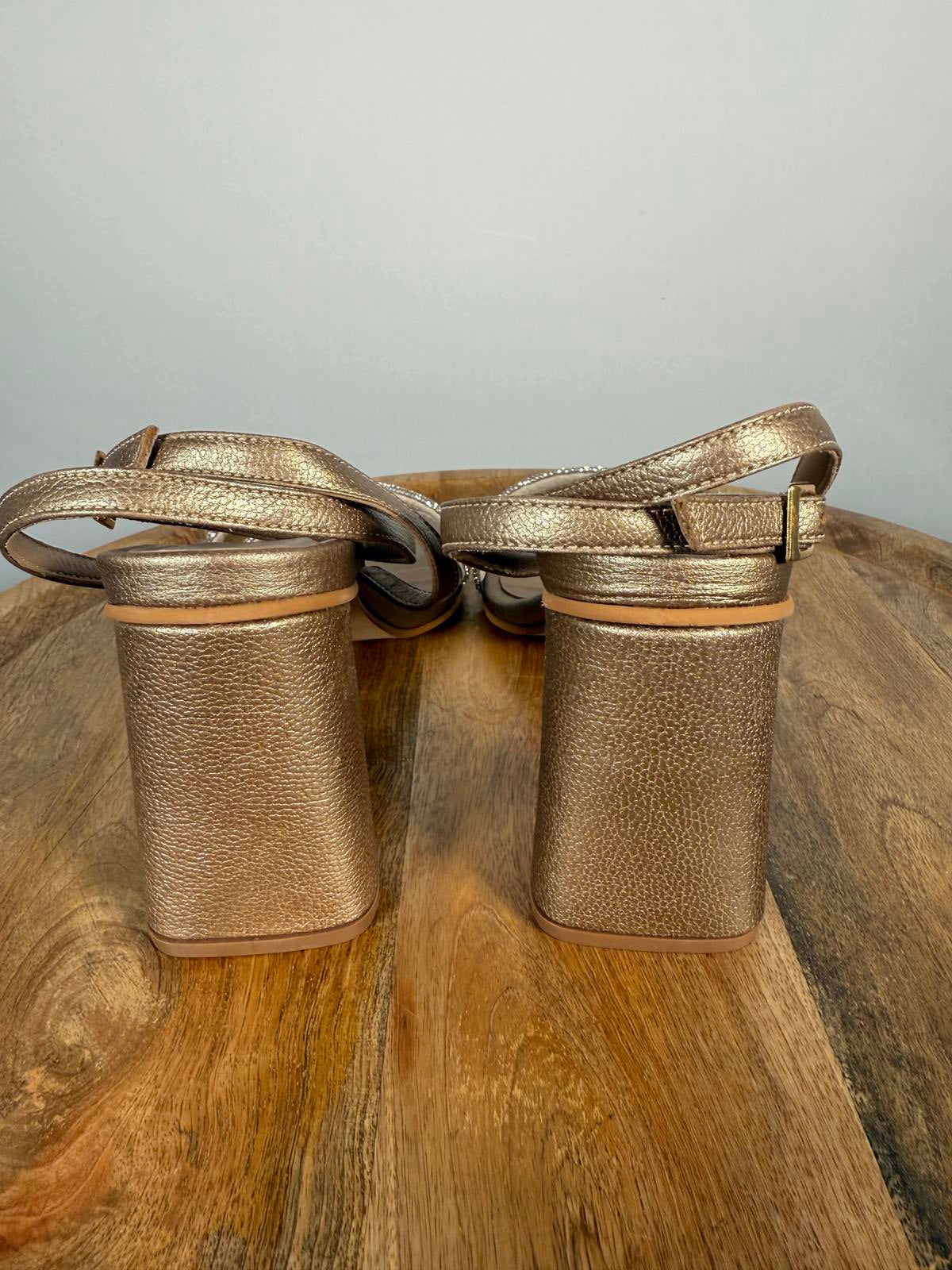 NWB Kaanas Allnat Silver Heels Size 10