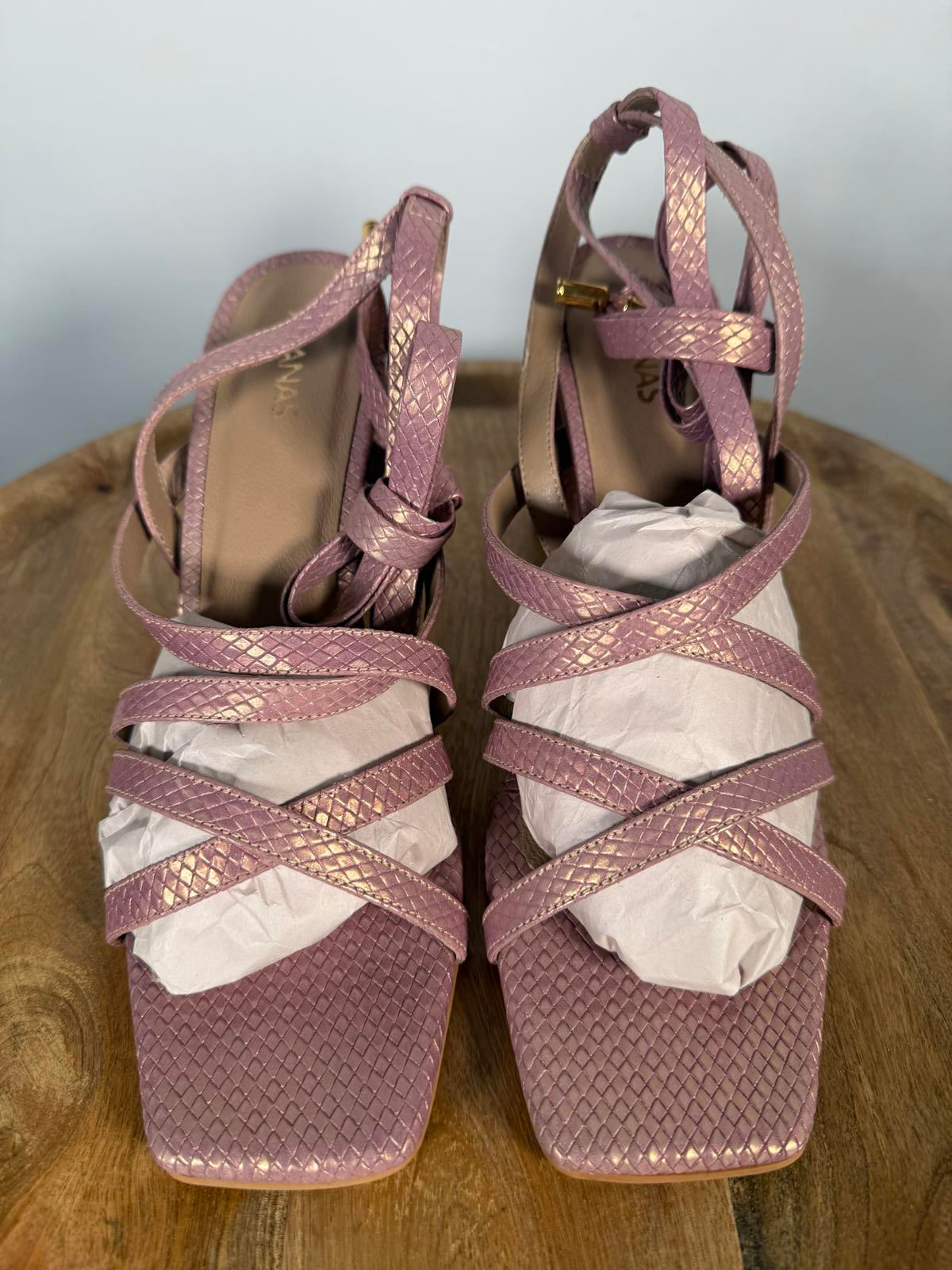 NWB Kaanas Eagle Wrap Heels Pink Women's Size 10