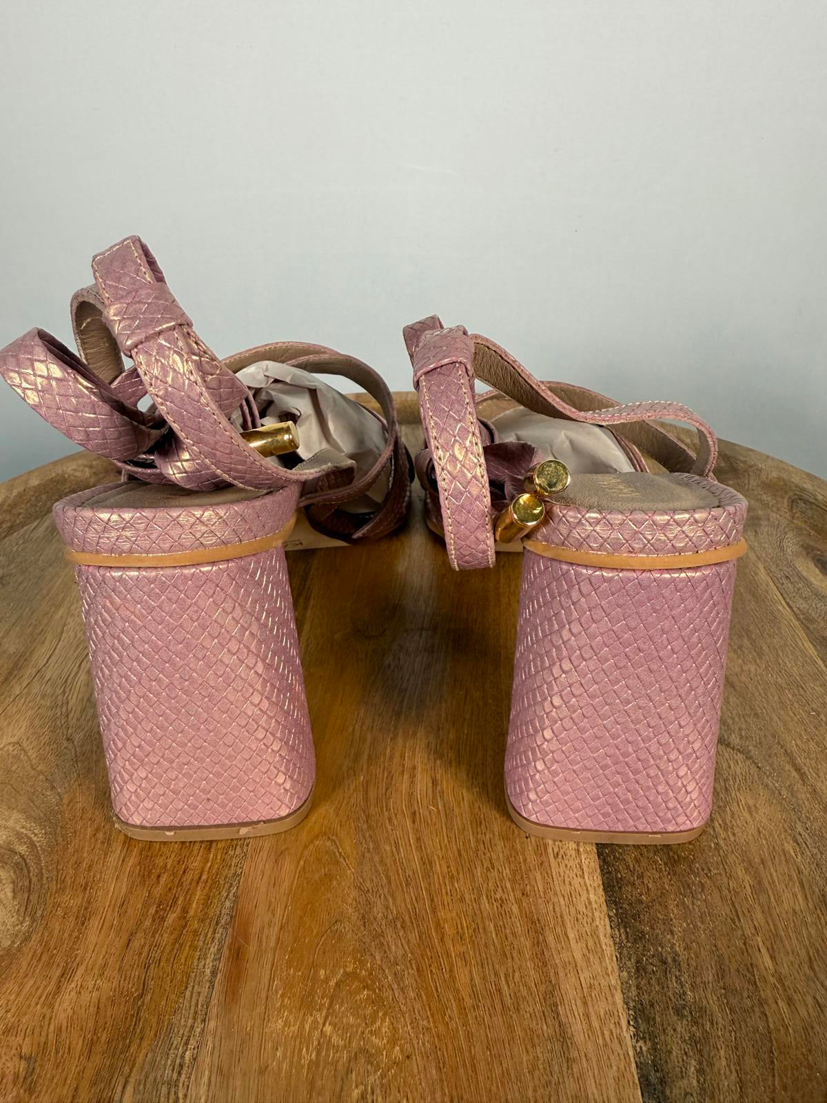 NWB Kaanas Eagle Wrap Heels Pink Women's Size 10