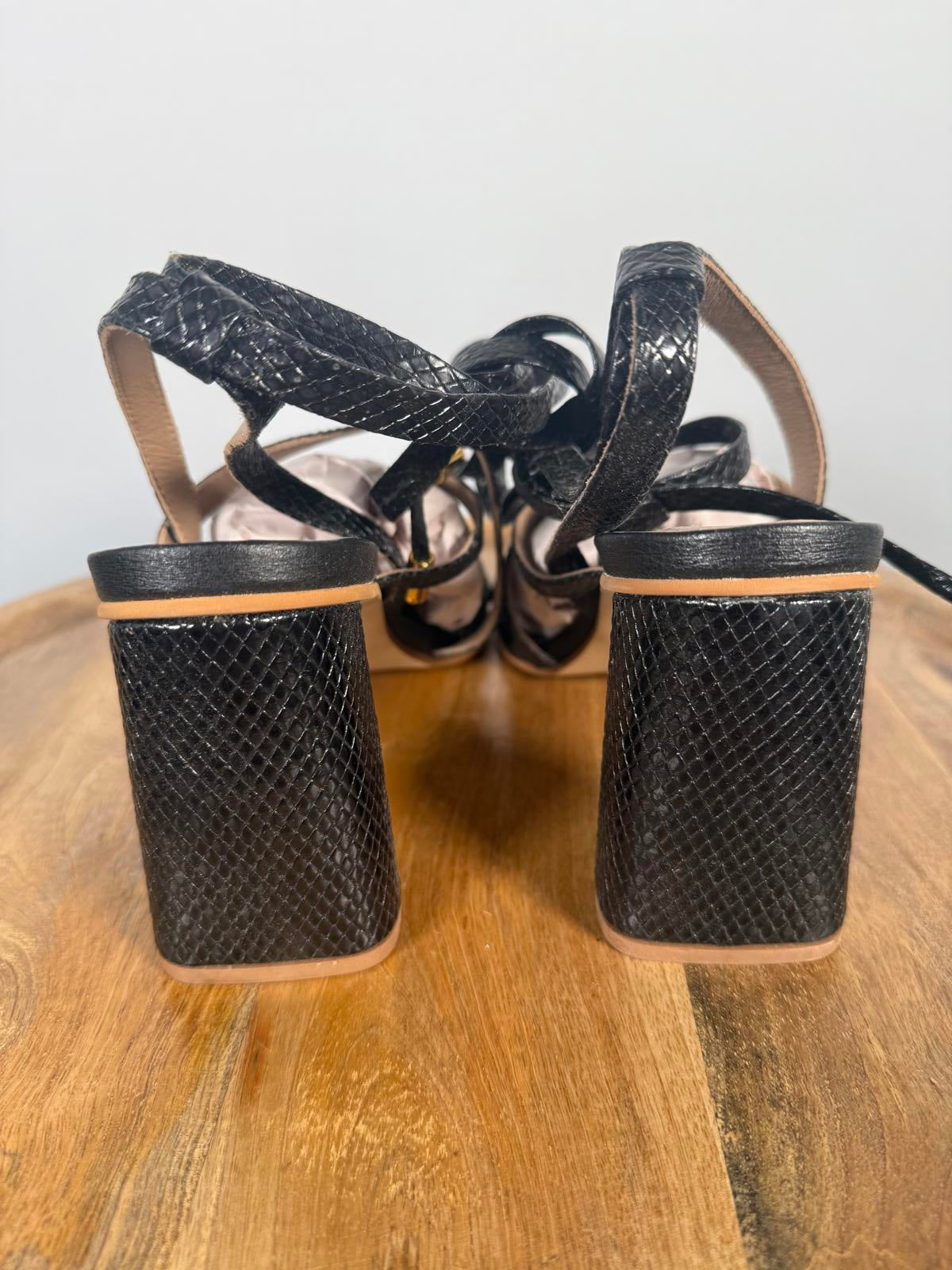 NWB Kaanas Eagle Wrap Heel Sandals Black Women's Size 11