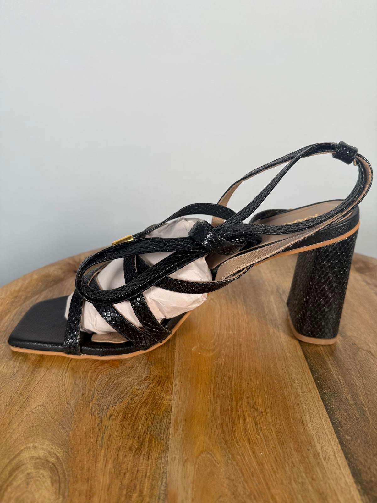 NWB Kaanas Eagle Wrap Heel Sandals Black Women's Size 11