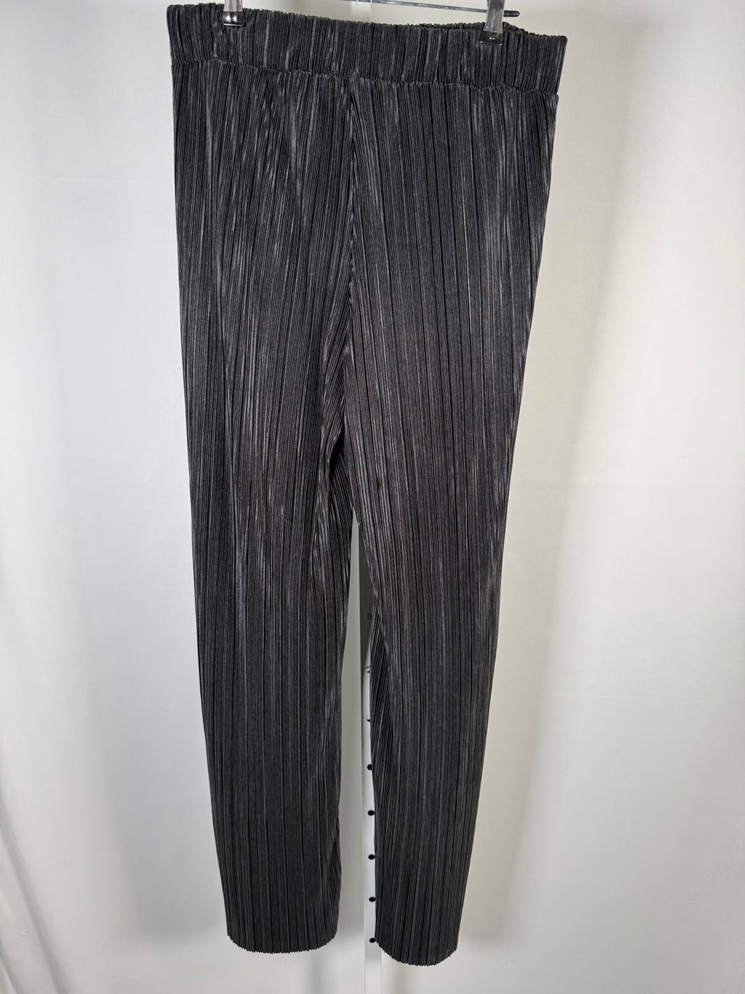 G By Giuliana Black Label Black Pleated Pants Size Medium