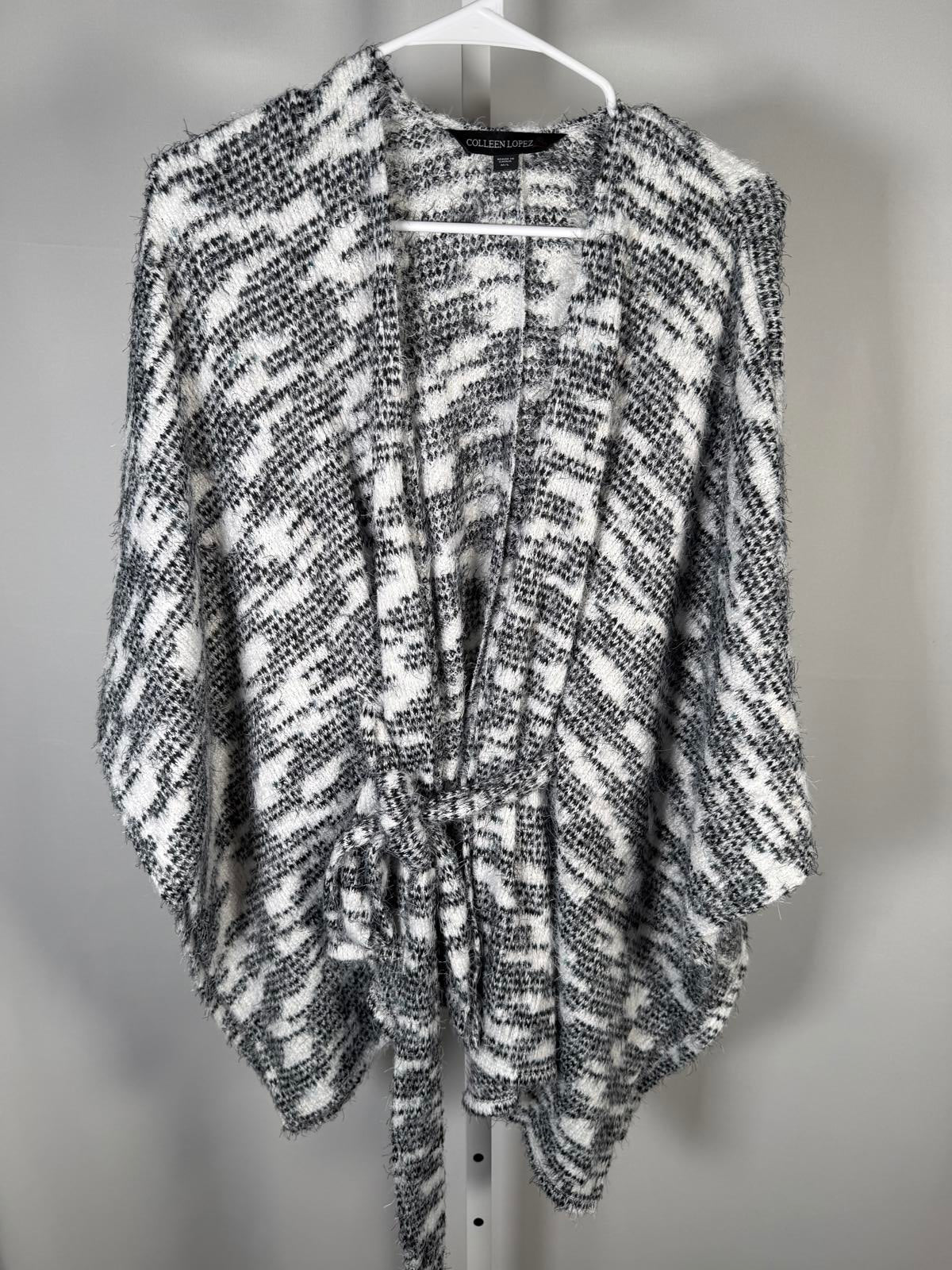 NWT Colleen Lopez Fuzzy Knit Belted Poncho Black White Open Front Size M/L