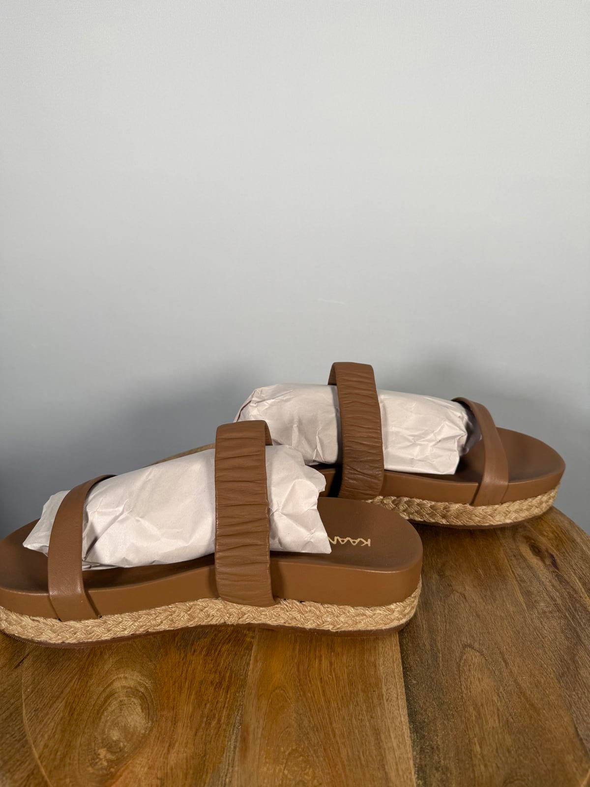 NWB Kaanas Selangor Woven Leather Sandals Women's Size 11